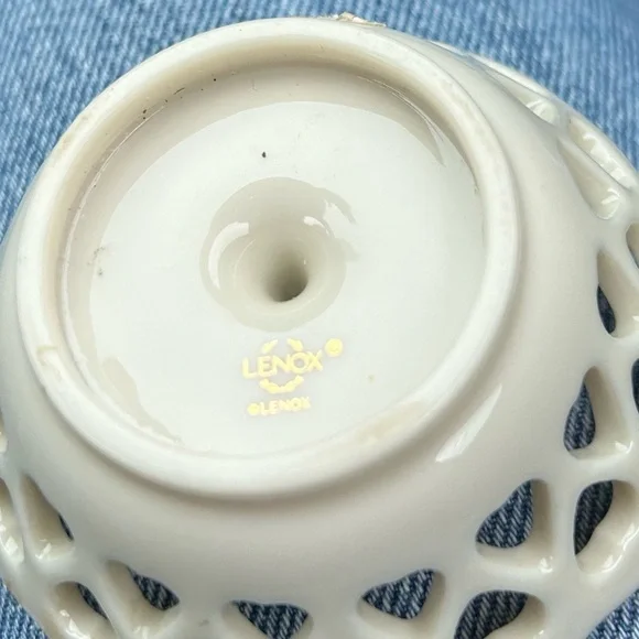 LENOX Cream and Gold Ring Holder - Picture 2 of 3